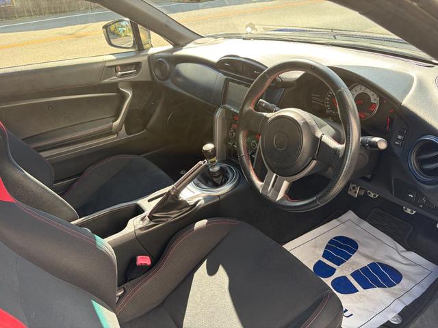 ８６ ＧＴ　６ＭＴ　ＨＫＳ車高調　テイン車高調　エアロ　キャンバー角調整　ナビ　地デジ　Ｂｌｕｅｔｏｏｔｈオーディオ　アルミホイール　６速マニュアル　スマートキー　プッシュスタート　フォグランプ　社外ヘッドライト（12枚目）
