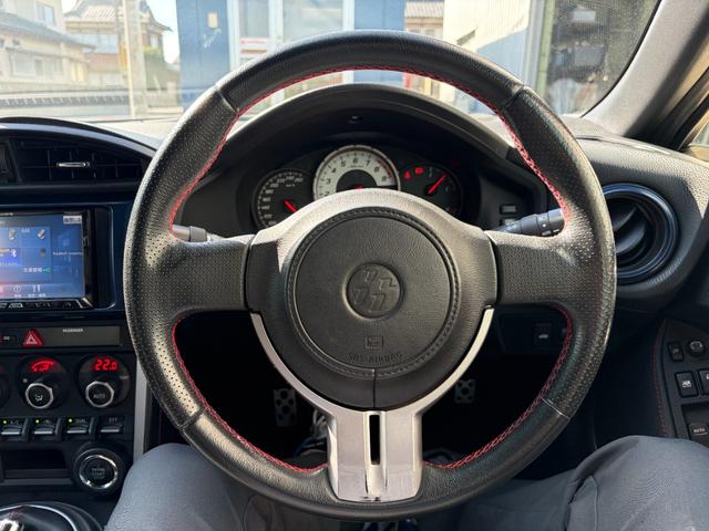 ８６ ＧＴ　６ＭＴ　ＨＫＳ車高調　テイン車高調　エアロ　キャンバー角調整　ナビ　地デジ　Ｂｌｕｅｔｏｏｔｈオーディオ　アルミホイール　６速マニュアル　スマートキー　プッシュスタート　フォグランプ　社外ヘッドライト（18枚目）
