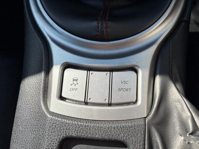 ８６ ＧＴ　６ＭＴ　ＨＫＳ車高調　テイン車高調　エアロ　キャンバー角調整　ナビ　地デジ　Ｂｌｕｅｔｏｏｔｈオーディオ　アルミホイール　６速マニュアル　スマートキー　プッシュスタート　フォグランプ　社外ヘッドライト（25枚目）
