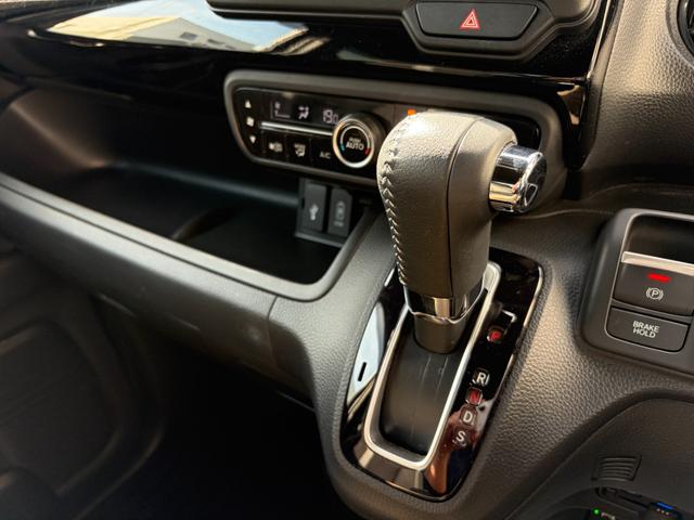 Ｎ－ＢＯＸカスタム Ｌターボ　後期　１２か月走行距離無制限ＣＡＲＴＥＮＤＥＲ保証　ナビ　地デジ　バックカメラ　Ｂｌｕｅｔｏｏｔｈオーディオ　ＥＴＣ　シートバックテーブル　前席シートヒーター　両側パワースライドドア　ＵＳＢ　アルミ（34枚目）