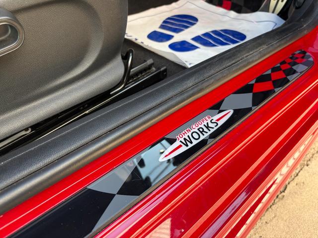 MINI クーパーS ジョンクーパーワークス使用 REMUS/レムスマフラー ビルシュタイン車高調 社外18インチアルミホイール レザー調シートカバー ナビ 地デジ バックカメラ 前後ドライブレコーダー ETC レーダー(9枚目)
