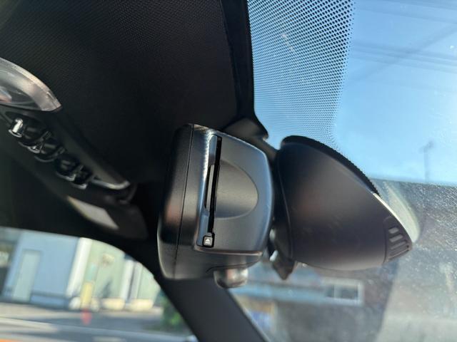 MINI クーパーS ジョンクーパーワークス使用 REMUS/レムスマフラー ビルシュタイン車高調 社外18インチアルミホイール レザー調シートカバー ナビ 地デジ バックカメラ 前後ドライブレコーダー ETC レーダー(11枚目)