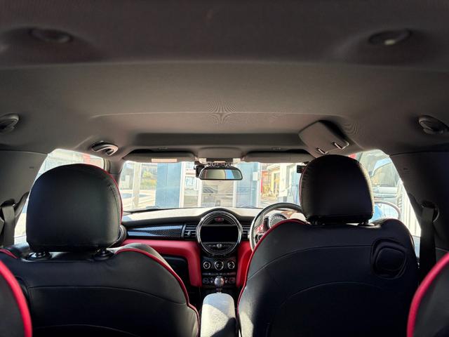 MINI クーパーS ジョンクーパーワークス使用 REMUS/レムスマフラー ビルシュタイン車高調 社外18インチアルミホイール レザー調シートカバー ナビ 地デジ バックカメラ 前後ドライブレコーダー ETC レーダー(19枚目)