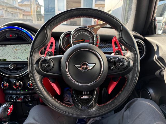 MINI クーパーS ジョンクーパーワークス使用 REMUS/レムスマフラー ビルシュタイン車高調 社外18インチアルミホイール レザー調シートカバー ナビ 地デジ バックカメラ 前後ドライブレコーダー ETC レーダー(21枚目)