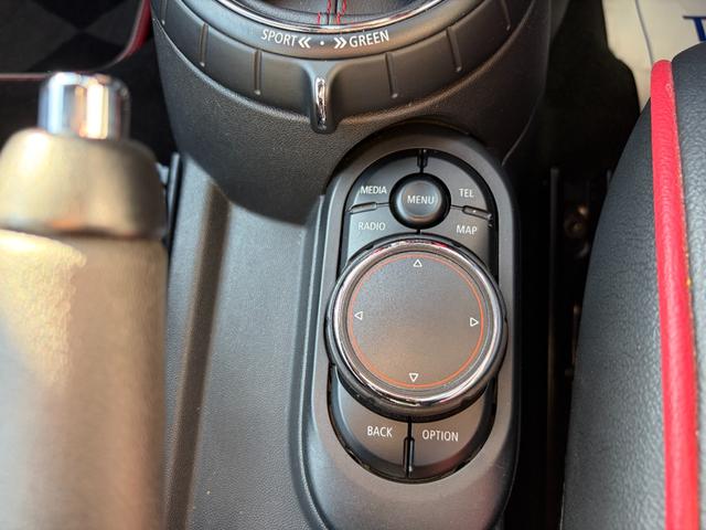 MINI クーパーS ジョンクーパーワークス使用 REMUS/レムスマフラー ビルシュタイン車高調 社外18インチアルミホイール レザー調シートカバー ナビ 地デジ バックカメラ 前後ドライブレコーダー ETC レーダー(32枚目)