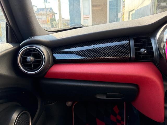 MINI クーパーS ジョンクーパーワークス使用 REMUS/レムスマフラー ビルシュタイン車高調 社外18インチアルミホイール レザー調シートカバー ナビ 地デジ バックカメラ 前後ドライブレコーダー ETC レーダー(33枚目)