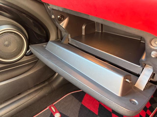 MINI クーパーS ジョンクーパーワークス使用 REMUS/レムスマフラー ビルシュタイン車高調 社外18インチアルミホイール レザー調シートカバー ナビ 地デジ バックカメラ 前後ドライブレコーダー ETC レーダー(34枚目)