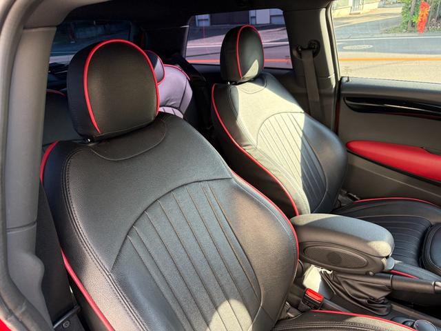 MINI クーパーS ジョンクーパーワークス使用 REMUS/レムスマフラー ビルシュタイン車高調 社外18インチアルミホイール レザー調シートカバー ナビ 地デジ バックカメラ 前後ドライブレコーダー ETC レーダー(38枚目)