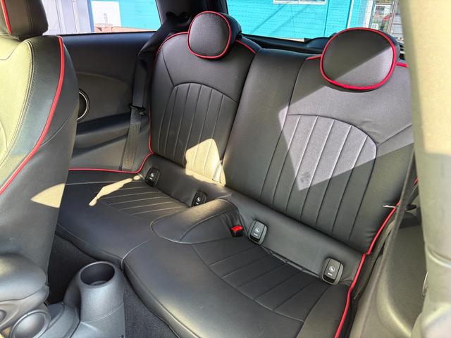 MINI クーパーS ジョンクーパーワークス使用 REMUS/レムスマフラー ビルシュタイン車高調 社外18インチアルミホイール レザー調シートカバー ナビ 地デジ バックカメラ 前後ドライブレコーダー ETC レーダー(40枚目)