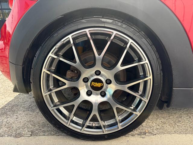 MINI クーパーS ジョンクーパーワークス使用 REMUS/レムスマフラー ビルシュタイン車高調 社外18インチアルミホイール レザー調シートカバー ナビ 地デジ バックカメラ 前後ドライブレコーダー ETC レーダー(47枚目)