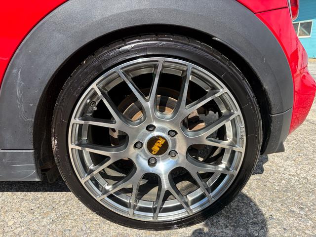 MINI クーパーS ジョンクーパーワークス使用 REMUS/レムスマフラー ビルシュタイン車高調 社外18インチアルミホイール レザー調シートカバー ナビ 地デジ バックカメラ 前後ドライブレコーダー ETC レーダー(48枚目)