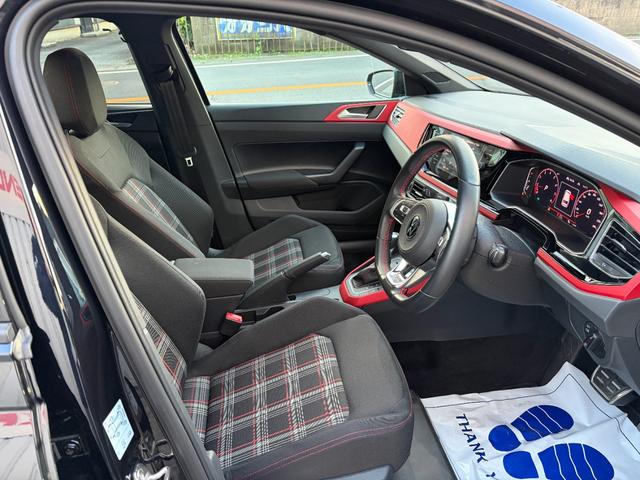 ポロＧＴＩ ベースグレード　デジタルメータークラスター　ワイヤレスチャージング　ＥＴＣ２．０　Ｂｌｕｅｔｏｏｔｈオーディオ　ドライブレコーダー　ＬＥＤヘッドライト　オートライト　バックカメラ　１７インチアルミホイール　クルコン（11枚目）