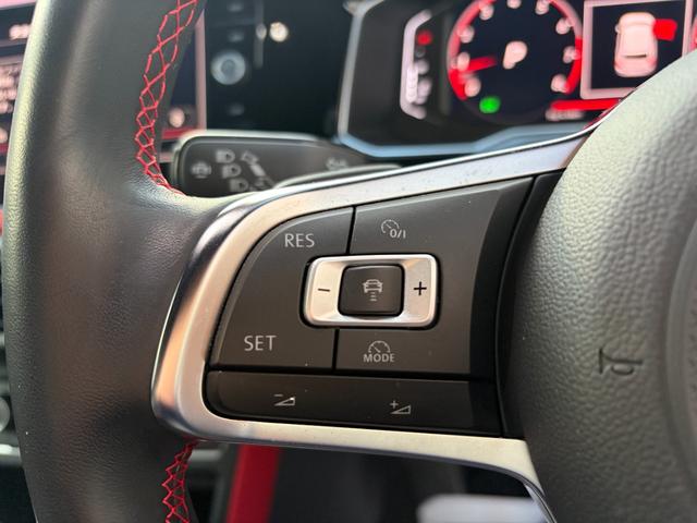 ポロＧＴＩ ベースグレード　デジタルメータークラスター　ワイヤレスチャージング　ＥＴＣ２．０　Ｂｌｕｅｔｏｏｔｈオーディオ　ドライブレコーダー　ＬＥＤヘッドライト　オートライト　バックカメラ　１７インチアルミホイール　クルコン（18枚目）