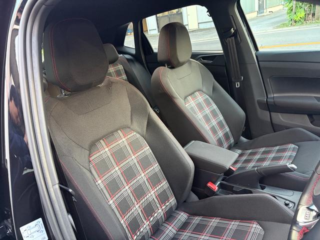 ポロＧＴＩ ベースグレード　デジタルメータークラスター　ワイヤレスチャージング　ＥＴＣ２．０　Ｂｌｕｅｔｏｏｔｈオーディオ　ドライブレコーダー　ＬＥＤヘッドライト　オートライト　バックカメラ　１７インチアルミホイール　クルコン（39枚目）