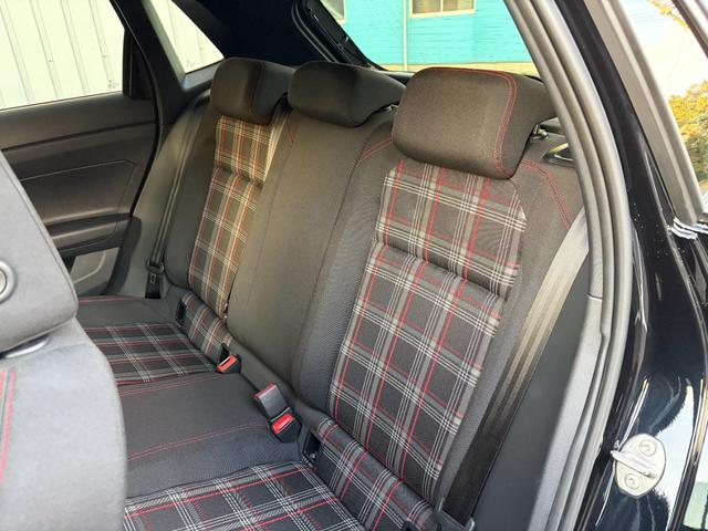 ポロＧＴＩ ベースグレード　デジタルメータークラスター　ワイヤレスチャージング　ＥＴＣ２．０　Ｂｌｕｅｔｏｏｔｈオーディオ　ドライブレコーダー　ＬＥＤヘッドライト　オートライト　バックカメラ　１７インチアルミホイール　クルコン（42枚目）