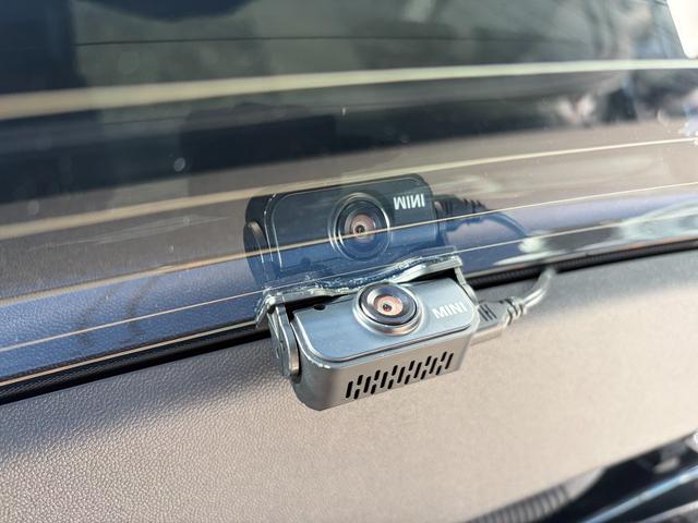 ＭＩＮＩ カントリーマンＤ　クラシック・トリム　Ａｐｐｌｅｃａｒｐｌａｙ　ａｎｄｒｏｉｄａｕｔｏ　全方位カメラ　本革シート　前席パワーシート　前後ドライブレコーダー　ＥＴＣ　ナビ　スペアキー　ワイヤレス充電　ＵＳＢ　ハーマンカードン　シートヒーター（8枚目）