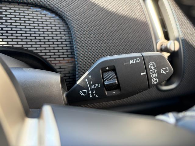 ＭＩＮＩ カントリーマンＤ　クラシック・トリム　Ａｐｐｌｅｃａｒｐｌａｙ　ａｎｄｒｏｉｄａｕｔｏ　全方位カメラ　本革シート　前席パワーシート　前後ドライブレコーダー　ＥＴＣ　ナビ　スペアキー　ワイヤレス充電　ＵＳＢ　ハーマンカードン　シートヒーター（26枚目）