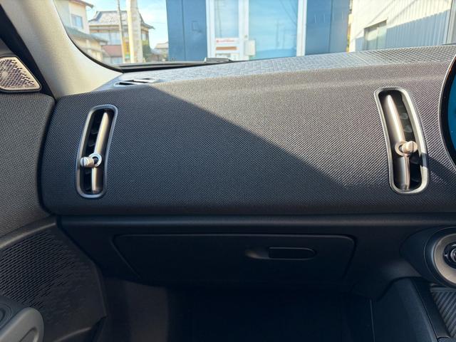 ＭＩＮＩ カントリーマンＤ　クラシック・トリム　Ａｐｐｌｅｃａｒｐｌａｙ　ａｎｄｒｏｉｄａｕｔｏ　全方位カメラ　本革シート　前席パワーシート　前後ドライブレコーダー　ＥＴＣ　ナビ　スペアキー　ワイヤレス充電　ＵＳＢ　ハーマンカードン　シートヒーター（39枚目）