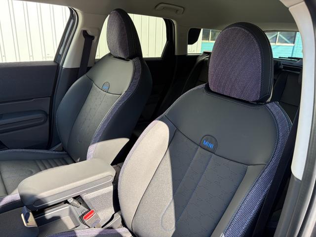 ＭＩＮＩ カントリーマンＤ　クラシック・トリム　Ａｐｐｌｅｃａｒｐｌａｙ　ａｎｄｒｏｉｄａｕｔｏ　全方位カメラ　本革シート　前席パワーシート　前後ドライブレコーダー　ＥＴＣ　ナビ　スペアキー　ワイヤレス充電　ＵＳＢ　ハーマンカードン　シートヒーター（45枚目）