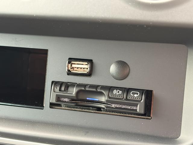 カングー ゼン　ナビ　地デジ　バックカメラ　Ｂｌｕｅｔｏｏｔｈオーディオ　マルチルーフレール　ＥＴＣ　ＵＳＢ　キーレス　バックフォグ　ＩＳＯＦＩＸ　両側スライドドア　フロントフォグランプ　パワーウインドウ（5枚目）