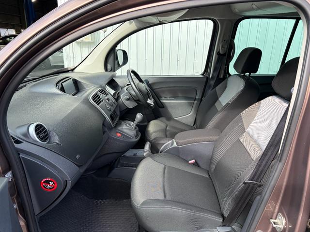 カングー ゼン　ナビ　地デジ　バックカメラ　Ｂｌｕｅｔｏｏｔｈオーディオ　マルチルーフレール　ＥＴＣ　ＵＳＢ　キーレス　バックフォグ　ＩＳＯＦＩＸ　両側スライドドア　フロントフォグランプ　パワーウインドウ（15枚目）