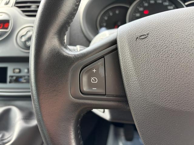 カングー ゼン　ナビ　地デジ　バックカメラ　Ｂｌｕｅｔｏｏｔｈオーディオ　マルチルーフレール　ＥＴＣ　ＵＳＢ　キーレス　バックフォグ　ＩＳＯＦＩＸ　両側スライドドア　フロントフォグランプ　パワーウインドウ（21枚目）