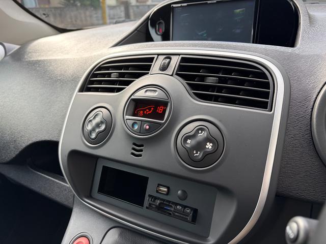 カングー ゼン　ナビ　地デジ　バックカメラ　Ｂｌｕｅｔｏｏｔｈオーディオ　マルチルーフレール　ＥＴＣ　ＵＳＢ　キーレス　バックフォグ　ＩＳＯＦＩＸ　両側スライドドア　フロントフォグランプ　パワーウインドウ（29枚目）