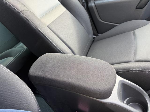 カングー ゼン　ナビ　地デジ　バックカメラ　Ｂｌｕｅｔｏｏｔｈオーディオ　マルチルーフレール　ＥＴＣ　ＵＳＢ　キーレス　バックフォグ　ＩＳＯＦＩＸ　両側スライドドア　フロントフォグランプ　パワーウインドウ（31枚目）