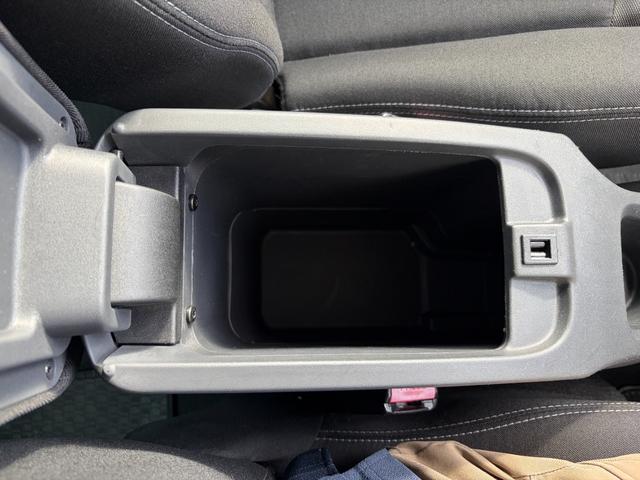 カングー ゼン　ナビ　地デジ　バックカメラ　Ｂｌｕｅｔｏｏｔｈオーディオ　マルチルーフレール　ＥＴＣ　ＵＳＢ　キーレス　バックフォグ　ＩＳＯＦＩＸ　両側スライドドア　フロントフォグランプ　パワーウインドウ（32枚目）