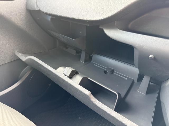 カングー ゼン　ナビ　地デジ　バックカメラ　Ｂｌｕｅｔｏｏｔｈオーディオ　マルチルーフレール　ＥＴＣ　ＵＳＢ　キーレス　バックフォグ　ＩＳＯＦＩＸ　両側スライドドア　フロントフォグランプ　パワーウインドウ（34枚目）