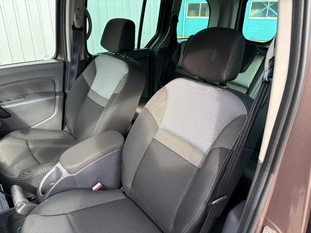 カングー ゼン　ナビ　地デジ　バックカメラ　Ｂｌｕｅｔｏｏｔｈオーディオ　マルチルーフレール　ＥＴＣ　ＵＳＢ　キーレス　バックフォグ　ＩＳＯＦＩＸ　両側スライドドア　フロントフォグランプ　パワーウインドウ（39枚目）