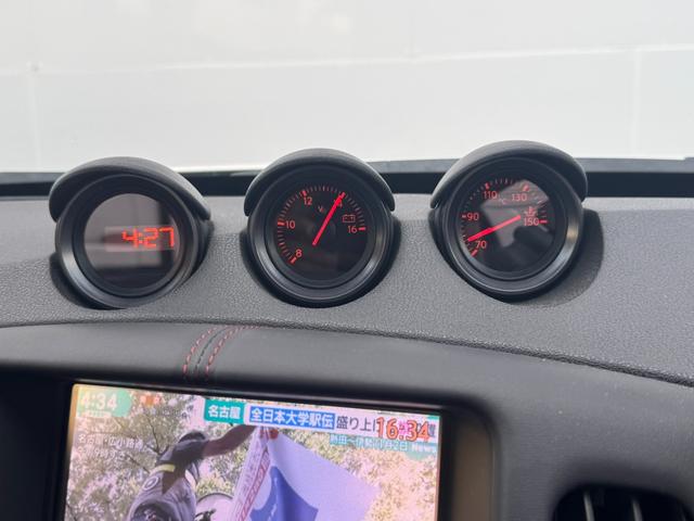 フェアレディＺ ニスモ　ニスモレカロシート　純正ナビフルセグＴＶ　Ｂカメラ　ＴＶキャンセラー　スマートキー　ＨＩＤ　ＥＴＣ　純正１９インチＡＷ　レッドキャリパー　ＢＯＳＥサウンド（48枚目）