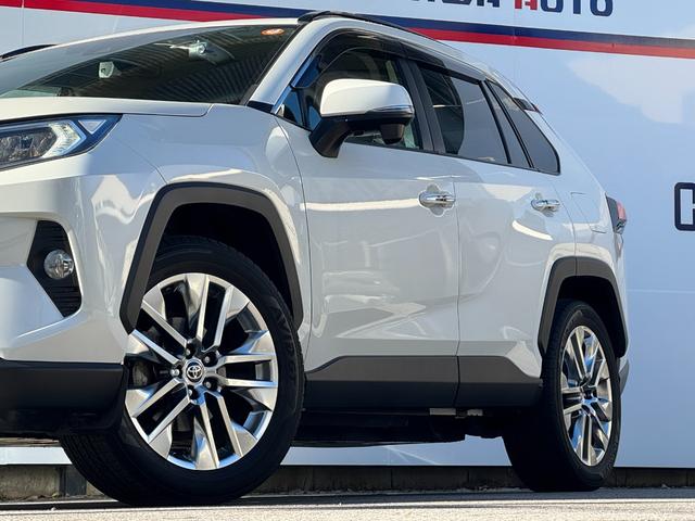 ＲＡＶ４ Ｇ　Ｚパッケージ　純正ナビ　フルセグＴＶ　Ｂカメラ　デジタルミラ　黒革シート＆ヒータ　ステアリングヒータ　ＢＳＭ　ＬＴＡ　レーダークルーズ　パワーバックドア　スマートキ　ＬＥＤヘッド　純正１９インチＡＷ　パワーシート（12枚目）