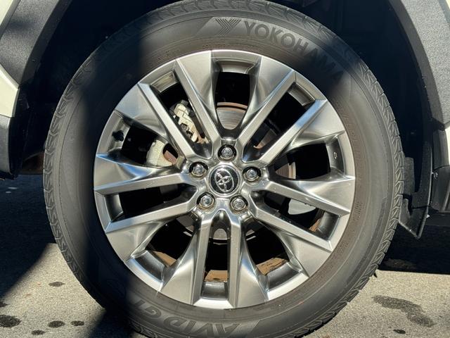 ＲＡＶ４ Ｇ　Ｚパッケージ　純正ナビ　フルセグＴＶ　Ｂカメラ　デジタルミラ　黒革シート＆ヒータ　ステアリングヒータ　ＢＳＭ　ＬＴＡ　レーダークルーズ　パワーバックドア　スマートキ　ＬＥＤヘッド　純正１９インチＡＷ　パワーシート（20枚目）