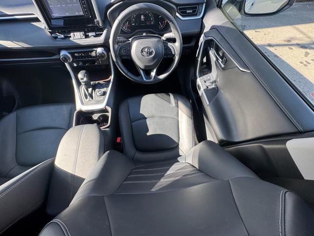 ＲＡＶ４ Ｇ　Ｚパッケージ　純正ナビ　フルセグＴＶ　Ｂカメラ　デジタルミラ　黒革シート＆ヒータ　ステアリングヒータ　ＢＳＭ　ＬＴＡ　レーダークルーズ　パワーバックドア　スマートキ　ＬＥＤヘッド　純正１９インチＡＷ　パワーシート（31枚目）