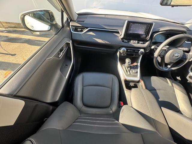 ＲＡＶ４ Ｇ　Ｚパッケージ　純正ナビ　フルセグＴＶ　Ｂカメラ　デジタルミラ　黒革シート＆ヒータ　ステアリングヒータ　ＢＳＭ　ＬＴＡ　レーダークルーズ　パワーバックドア　スマートキ　ＬＥＤヘッド　純正１９インチＡＷ　パワーシート（32枚目）