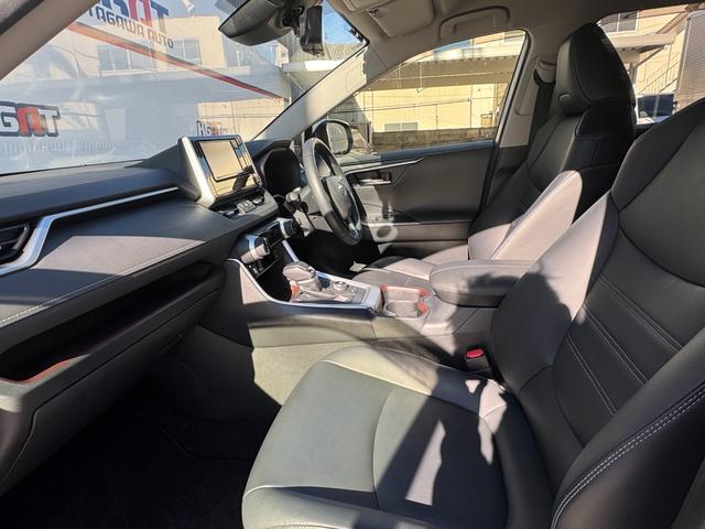 ＲＡＶ４ Ｇ　Ｚパッケージ　純正ナビ　フルセグＴＶ　Ｂカメラ　デジタルミラ　黒革シート＆ヒータ　ステアリングヒータ　ＢＳＭ　ＬＴＡ　レーダークルーズ　パワーバックドア　スマートキ　ＬＥＤヘッド　純正１９インチＡＷ　パワーシート（49枚目）