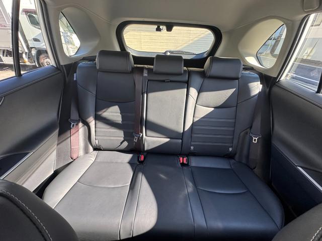 ＲＡＶ４ Ｇ　Ｚパッケージ　純正ナビ　フルセグＴＶ　Ｂカメラ　デジタルミラ　黒革シート＆ヒータ　ステアリングヒータ　ＢＳＭ　ＬＴＡ　レーダークルーズ　パワーバックドア　スマートキ　ＬＥＤヘッド　純正１９インチＡＷ　パワーシート（51枚目）