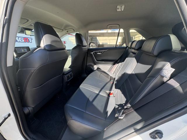 ＲＡＶ４ Ｇ　Ｚパッケージ　純正ナビ　フルセグＴＶ　Ｂカメラ　デジタルミラ　黒革シート＆ヒータ　ステアリングヒータ　ＢＳＭ　ＬＴＡ　レーダークルーズ　パワーバックドア　スマートキ　ＬＥＤヘッド　純正１９インチＡＷ　パワーシート（52枚目）