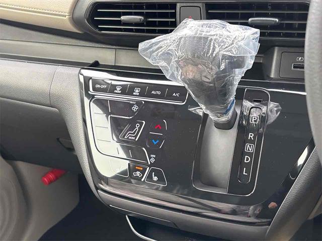 シフトレバー。ぜひ一度お客様の目で確認してください。