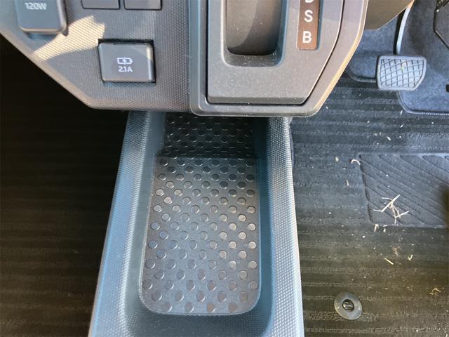 タフト Ｘ　バックカメラ　クリアランスソナー　衝突被害軽減システム　オートライト　ＬＥＤヘッドランプ　スマートキー　アイドリングストップ　電動格納ミラー　ＣＶＴ　盗難防止システム　ＡＢＳ　ＥＳＣ　衝突安全ボディ（33枚目）