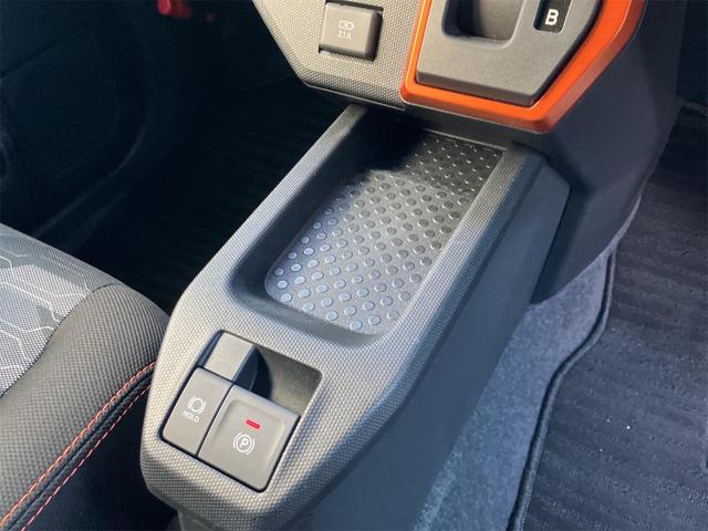 タフト G バックカメラ クリアランスソナー 衝突被害軽減システム オートライト LEDヘッドランプ スマートキー アイドリングストップ 電動格納ミラー シートヒーター サンルーフ CVT 盗難防止システム(11枚目)