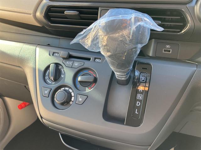 eKワゴン M 届け出済み未使用車 バックカメラ クリアランスソナー レーンアシスト 衝突被害軽減システム オートライト キーレスエントリー アイドリングストップ 電動格納ミラー シートヒーター ベンチシート CVT(8枚目)