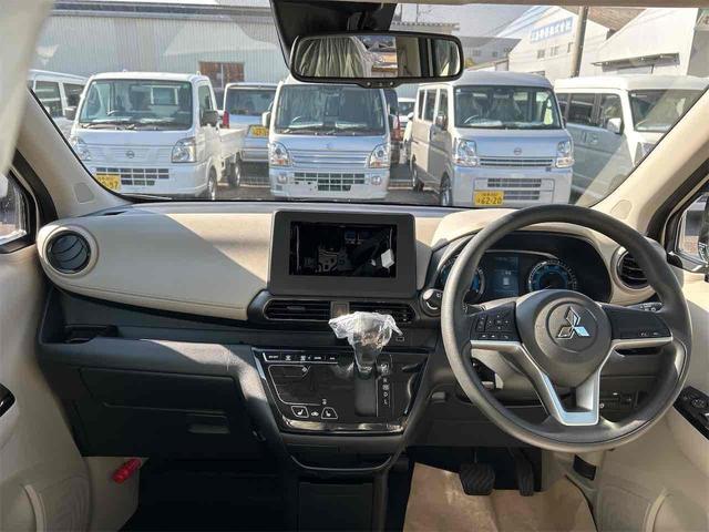 ｅＫワゴン Ｇ　届け出済み未使用車　バックカメラ　クリアランスソナー　レーンアシスト　衝突被害軽減システム　オートライト　スマートキー　アイドリングストップ　電動格納ミラー　シートヒーター　ベンチシート　ＣＶＴ（6枚目）