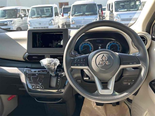 ｅＫワゴン Ｇ　届け出済み未使用車　バックカメラ　クリアランスソナー　レーンアシスト　衝突被害軽減システム　オートライト　スマートキー　アイドリングストップ　電動格納ミラー　シートヒーター　ベンチシート　ＣＶＴ（7枚目）