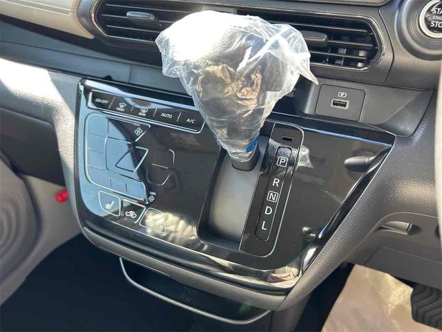 ｅＫワゴン Ｇ　届け出済み未使用車　バックカメラ　クリアランスソナー　レーンアシスト　衝突被害軽減システム　オートライト　スマートキー　アイドリングストップ　電動格納ミラー　シートヒーター　ベンチシート　ＣＶＴ（10枚目）