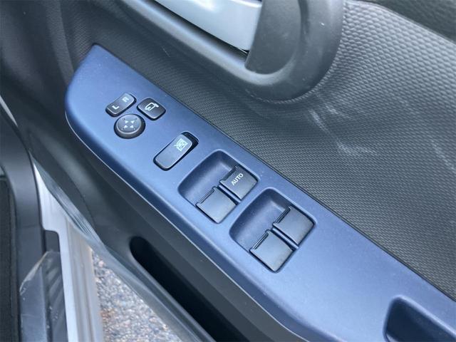 アルト ハイブリッドＳ　クリアランスソナー　レーンアシスト　衝突被害軽減システム　オートライト　キーレスエントリー　アイドリングストップ　電動格納ミラー　シートヒーター　ＣＶＴ　盗難防止システム　ＡＢＳ　ＥＳＣ（15枚目）