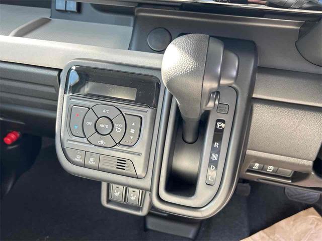 スペーシア ハイブリッドＸ　届け出済み未使用車　両側電動スライドドア　クリアランスソナー　衝突被害軽減システム　オートライト　ＬＥＤヘッドランプ　スマートキー　アイドリングストップ　電動格納ミラー　シートヒーター　ＣＶＴ（9枚目）