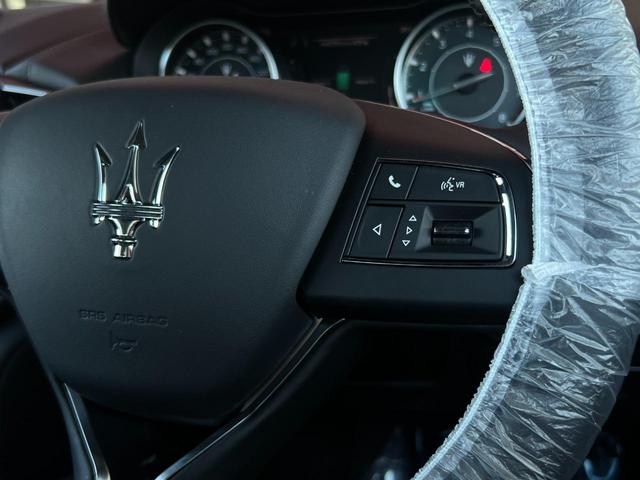 ギブリ Ｍａｓｅｒａｔｉ　Ｇｈｉｂｌｉ　Ｏｐｅｒａｂｉａｎｃａ　Ｆｒａｇｍｅｎｔ世界限定１７５台日本限定４０台　Ｏｐｅｒａｂｉａｎｃａ４台　　専用グリル　　２０インチウラノマットブラックホイール　ブルーシートベルト（33枚目）