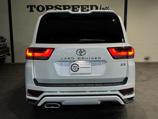 TOYOTA LAND CRUISER ZX | 2022 | WHITE | 8487 km | details TOYOTA LAND CRUISER ZX | 2022 | WHITE | 8487 km | details
